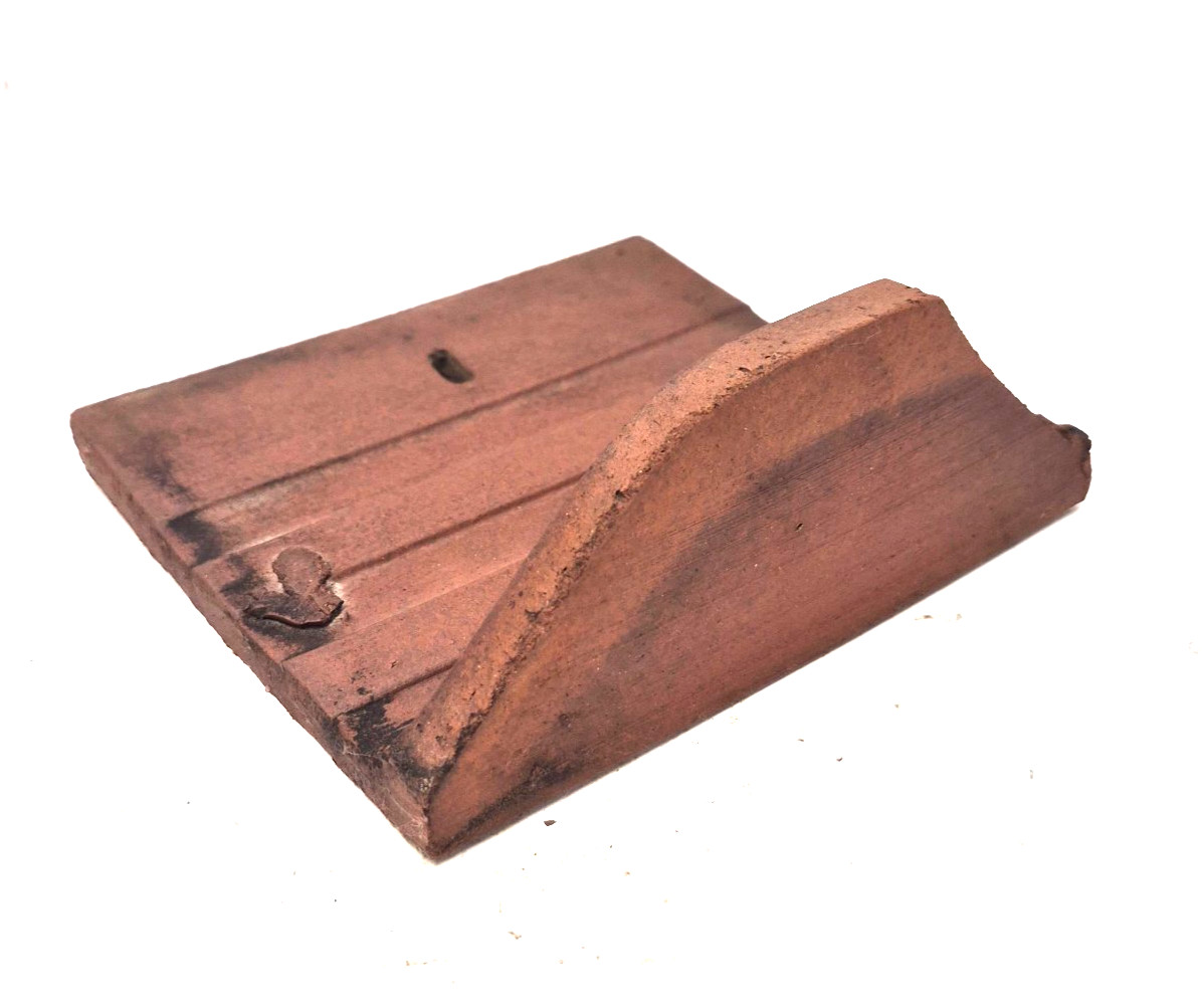 TERRACOTTA EAVE CLOSURE TILE 5-1/4″OAL 4-5/8″W 2″H 0.43″TH
